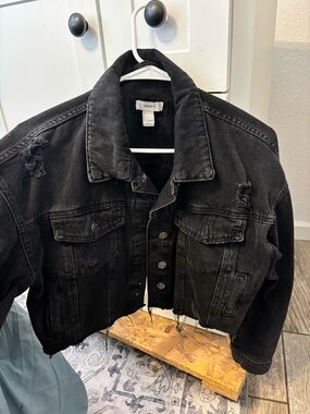 Forever 21 Black Distressed Cropped Denim Jacket